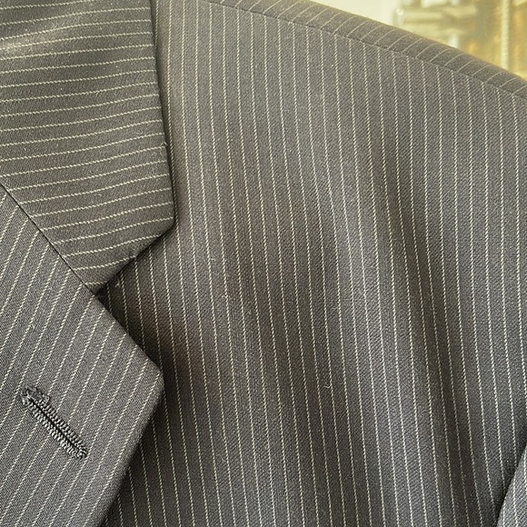 Calvin Klein Suit, worn once in great condition. Blue with pinstripes. - Picture 4 of 5